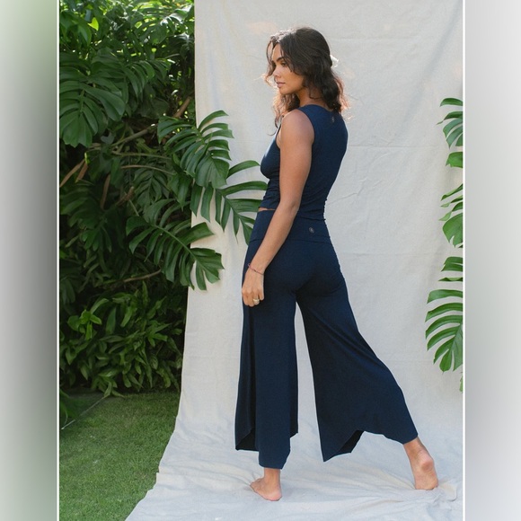 Indigo Luna LAYLA FLARES • Navy • Medium - Picture 2 of 9